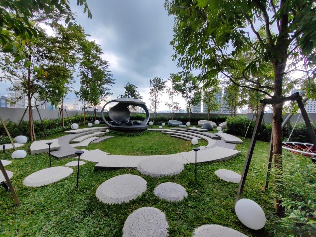 Scarletz Suites At Klcc By Veedu Hauz Kuala Lumpur Bagian luar foto